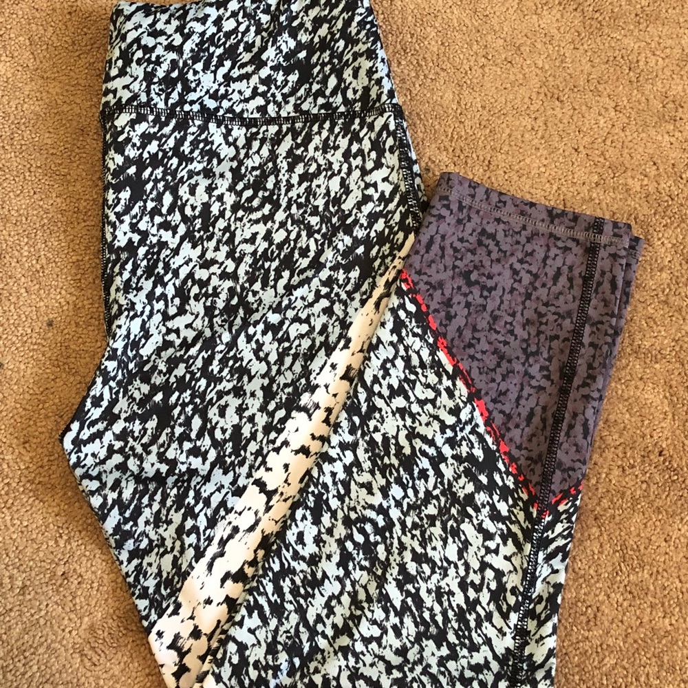Printed workout leggings